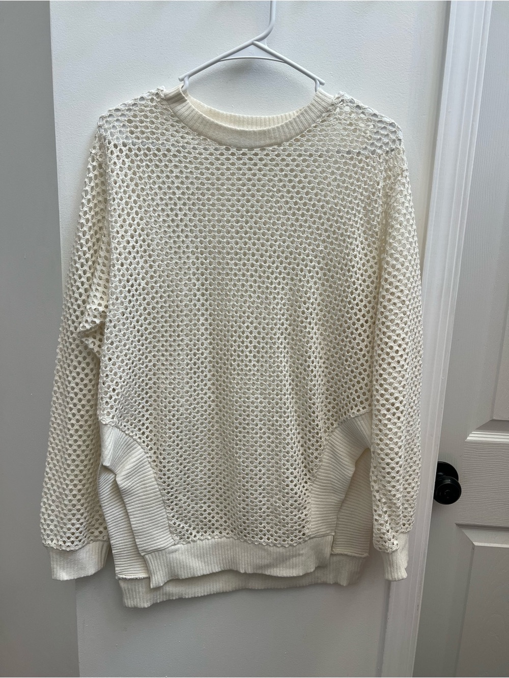 Zara White Women’s Long Sleeve Hole Top Size M